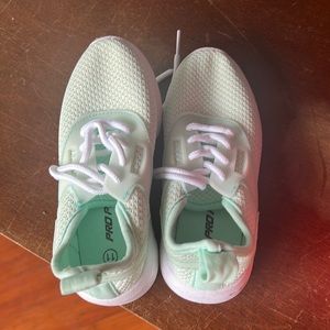 New girls shoes sz 11